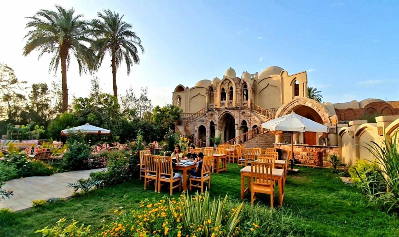 Embrace Hotel Luxor Exterior foto