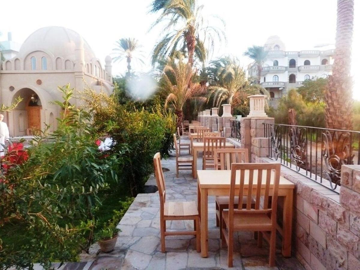 Embrace Hotel Luxor Exterior foto